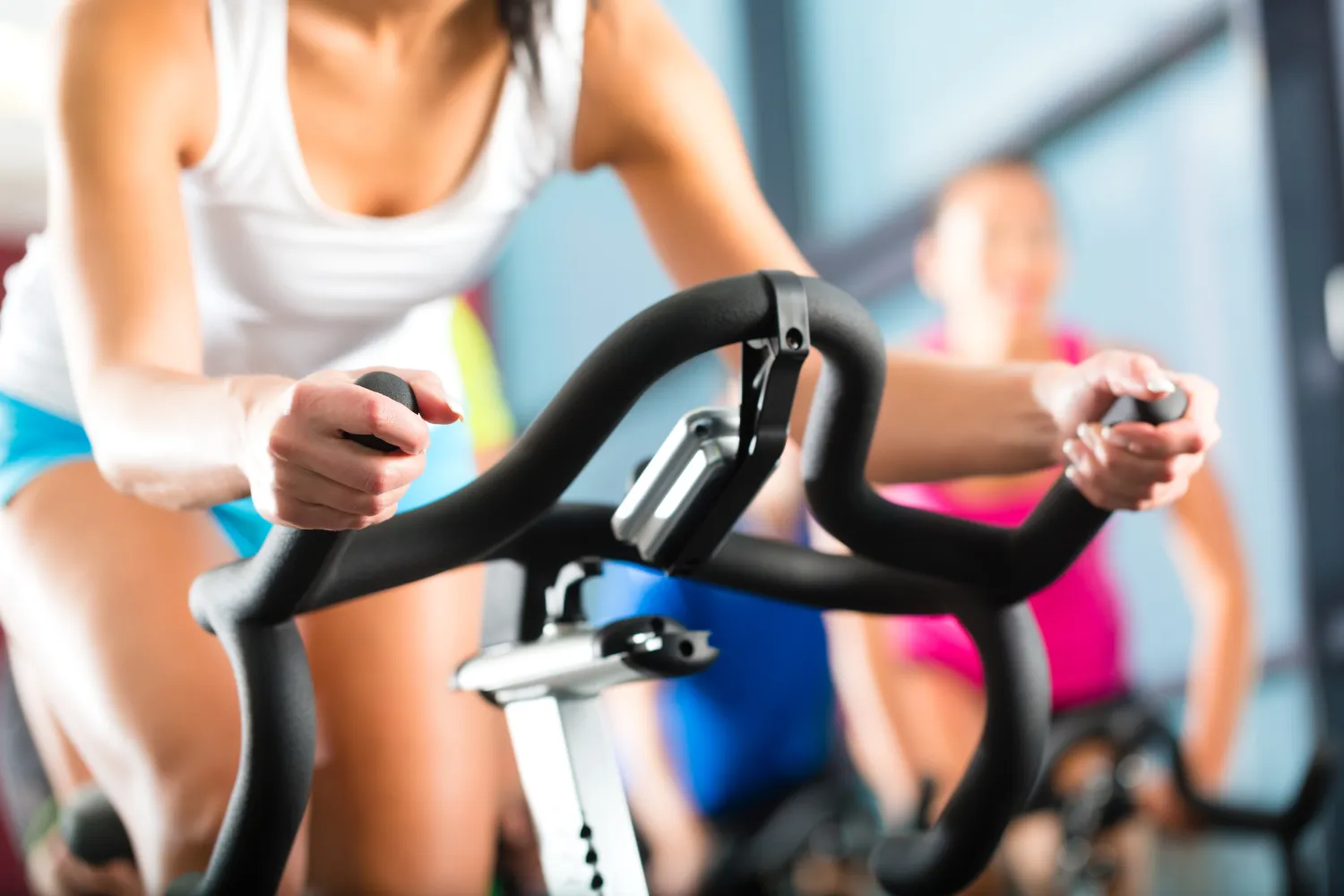 Chica haciendo spinning